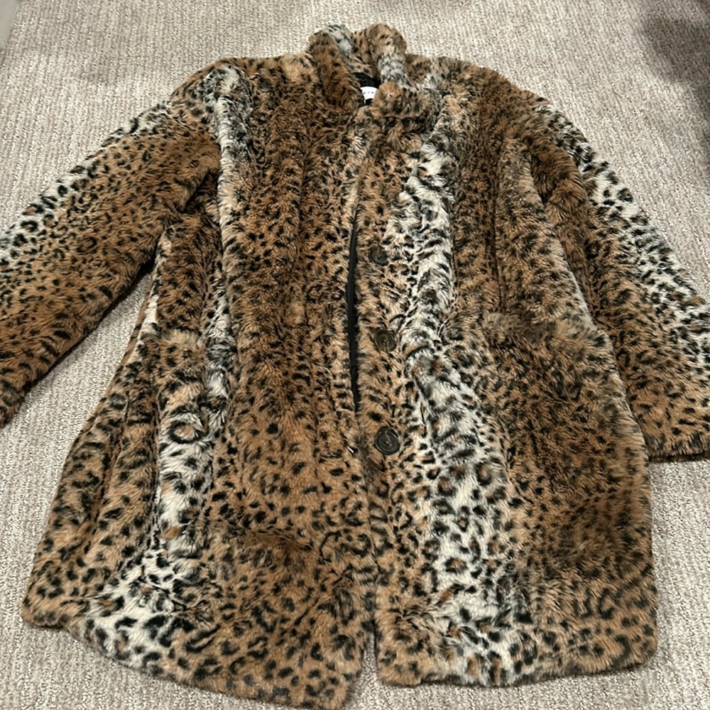 Leopard print coat with lining and buttons, never worn, size medium